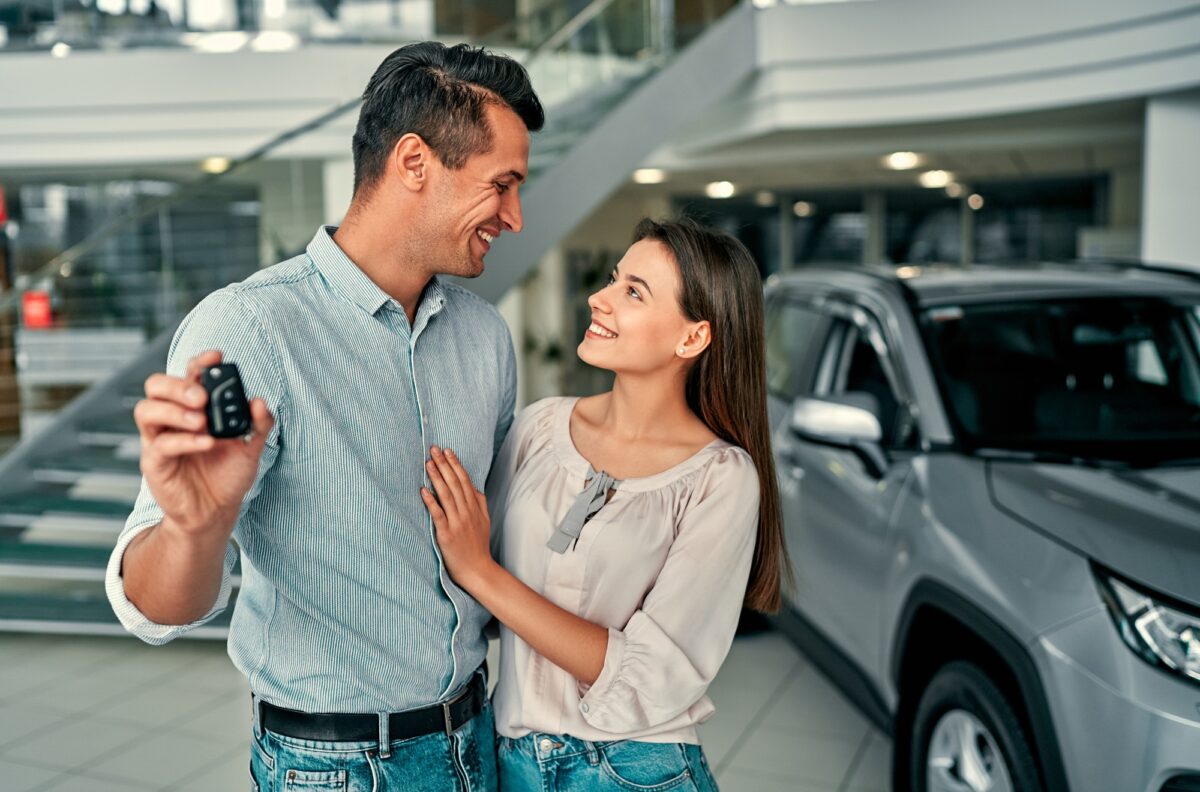 Chez un concessionnaire automobile, l'achat d'une voiture
