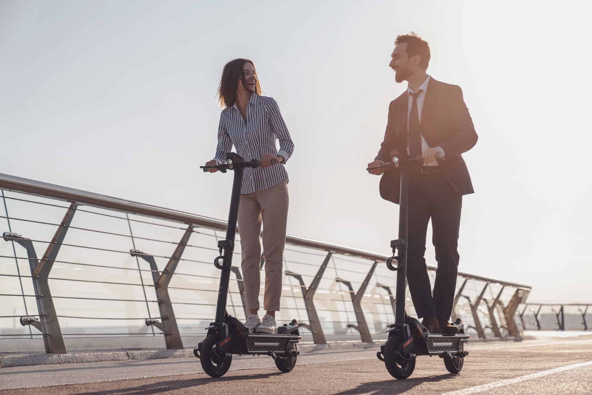 Marcher sur un scooter électrique