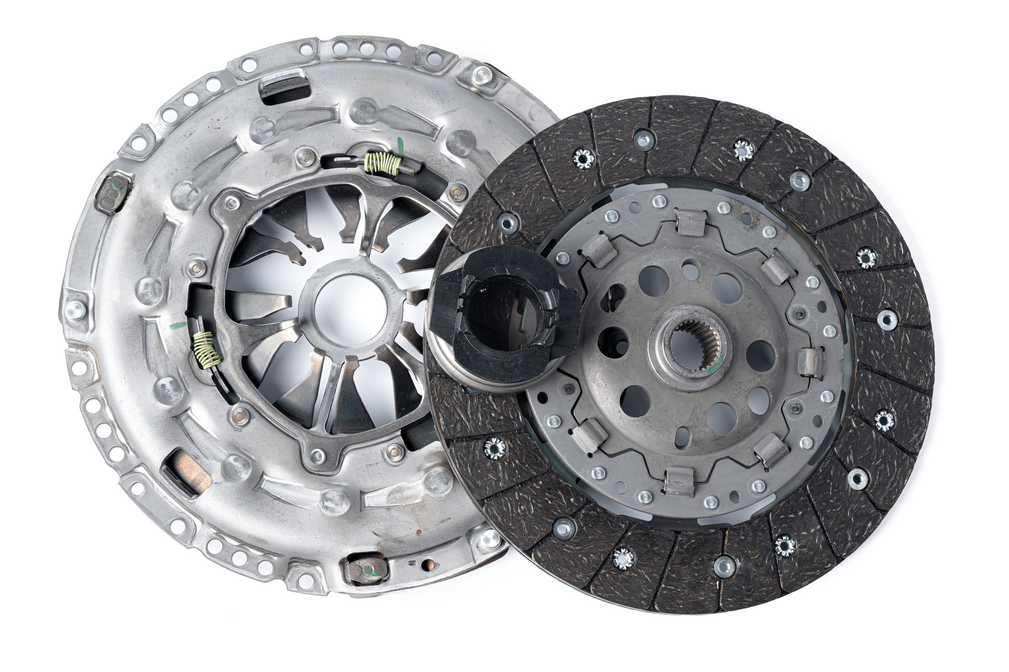 Nouvel embrayage automobile sur fond blanc