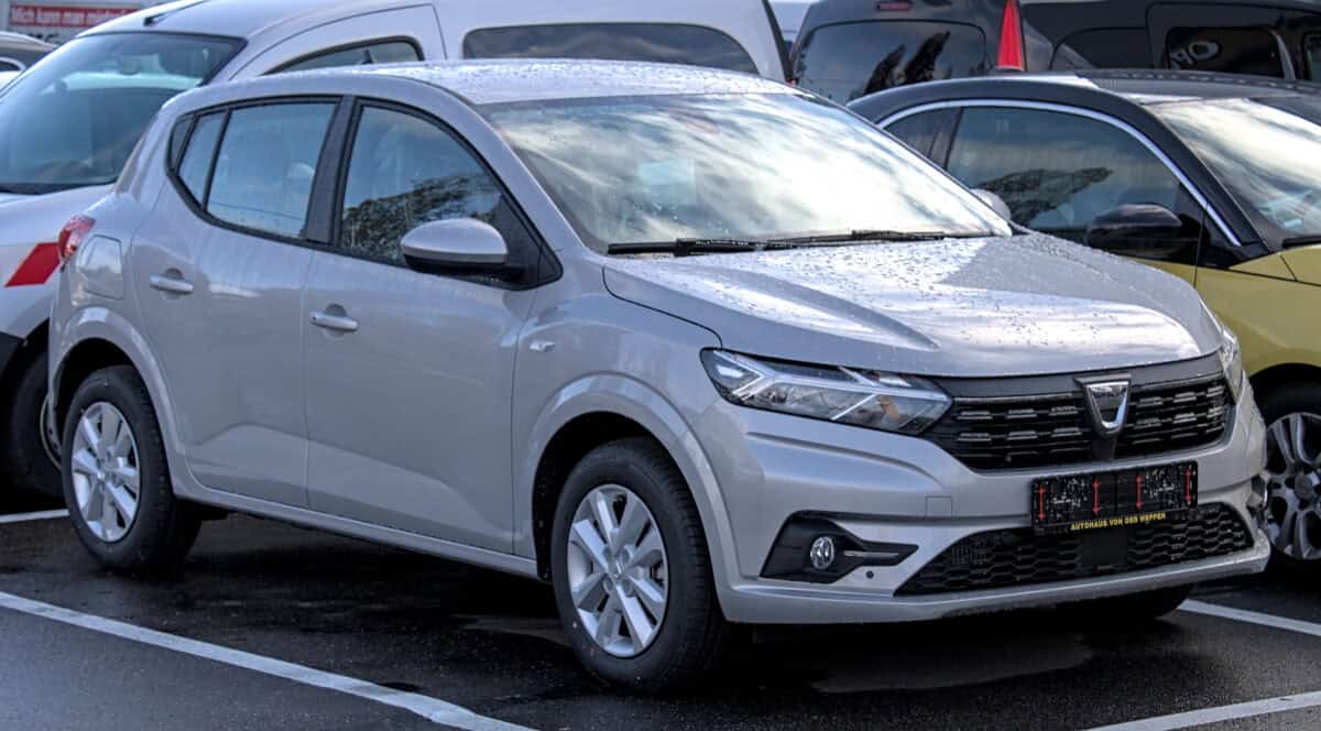 Guide voyant Dacia Sandero : zigzag, urgences et solutions 2025