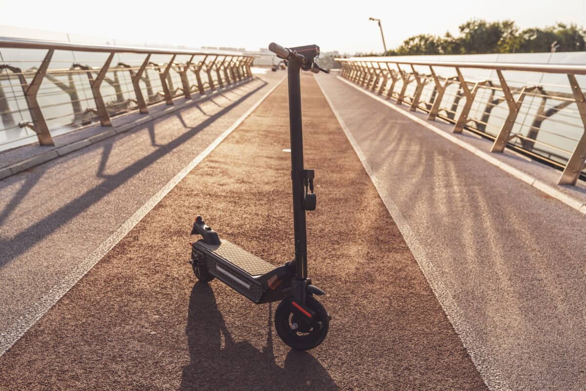 Marcher sur un scooter électrique